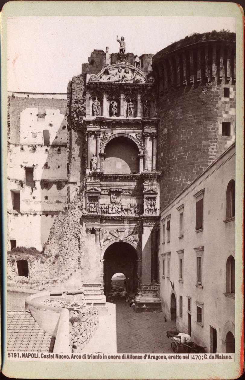 قوس النصر في كاستل نوفو، نابولي، حوالي 1880 (صورة فوتوغرافية) بواسطة مصور غير معروف
