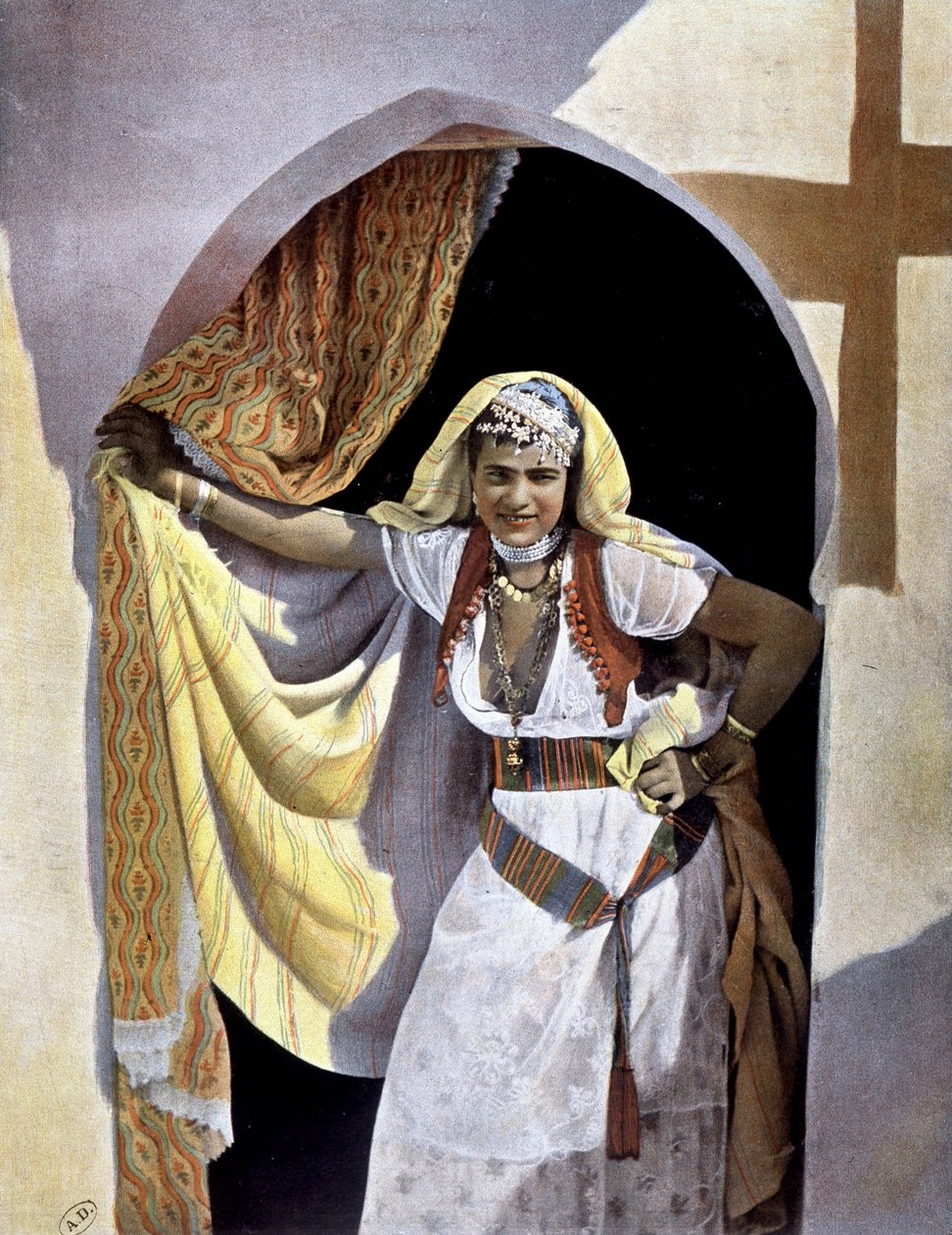 شابة تونسية. التصوير الفوتوغرافي 1893. بواسطة مصور غير معروف