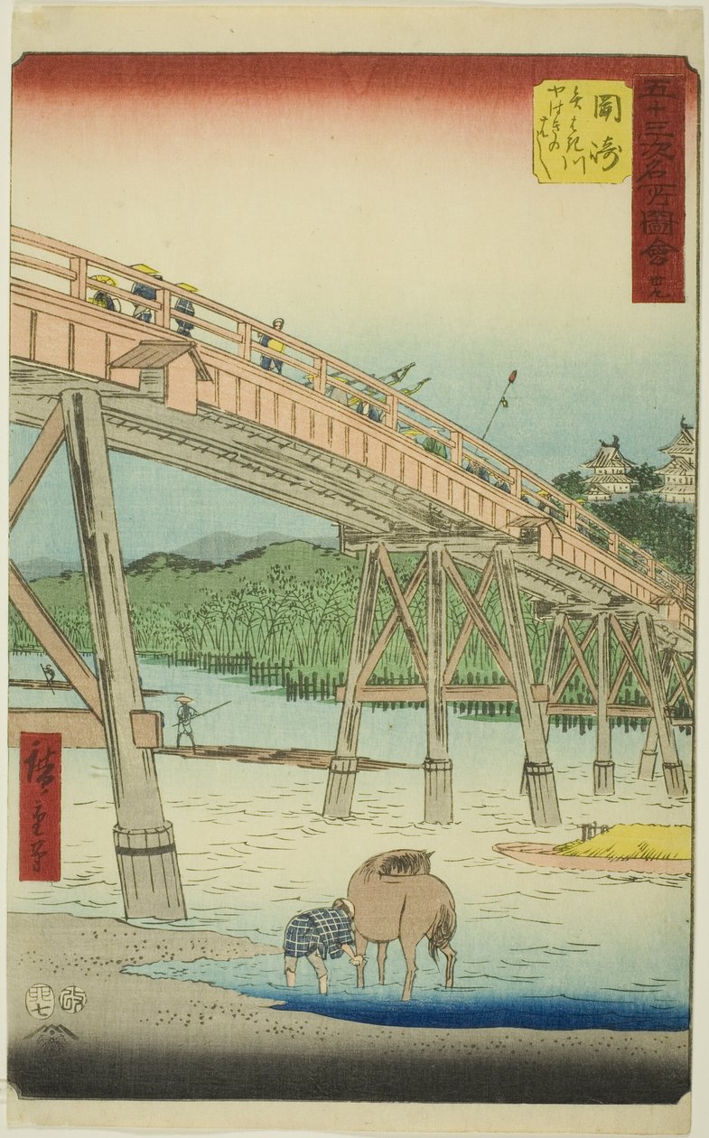 Okazaki: جسر Yahagi على نهر Yahagi (Okazaki ، Yahagigawa Yahagi no Hashi) ، رقم 39 من سلسلة "مشاهد شهيرة من المحطات الثلاثة والخمسين (Gojusan tsugi meisho zue)" ، المعروف أيضًا باسم Vertical Tokaido بواسطة Utagawa Hiroshige