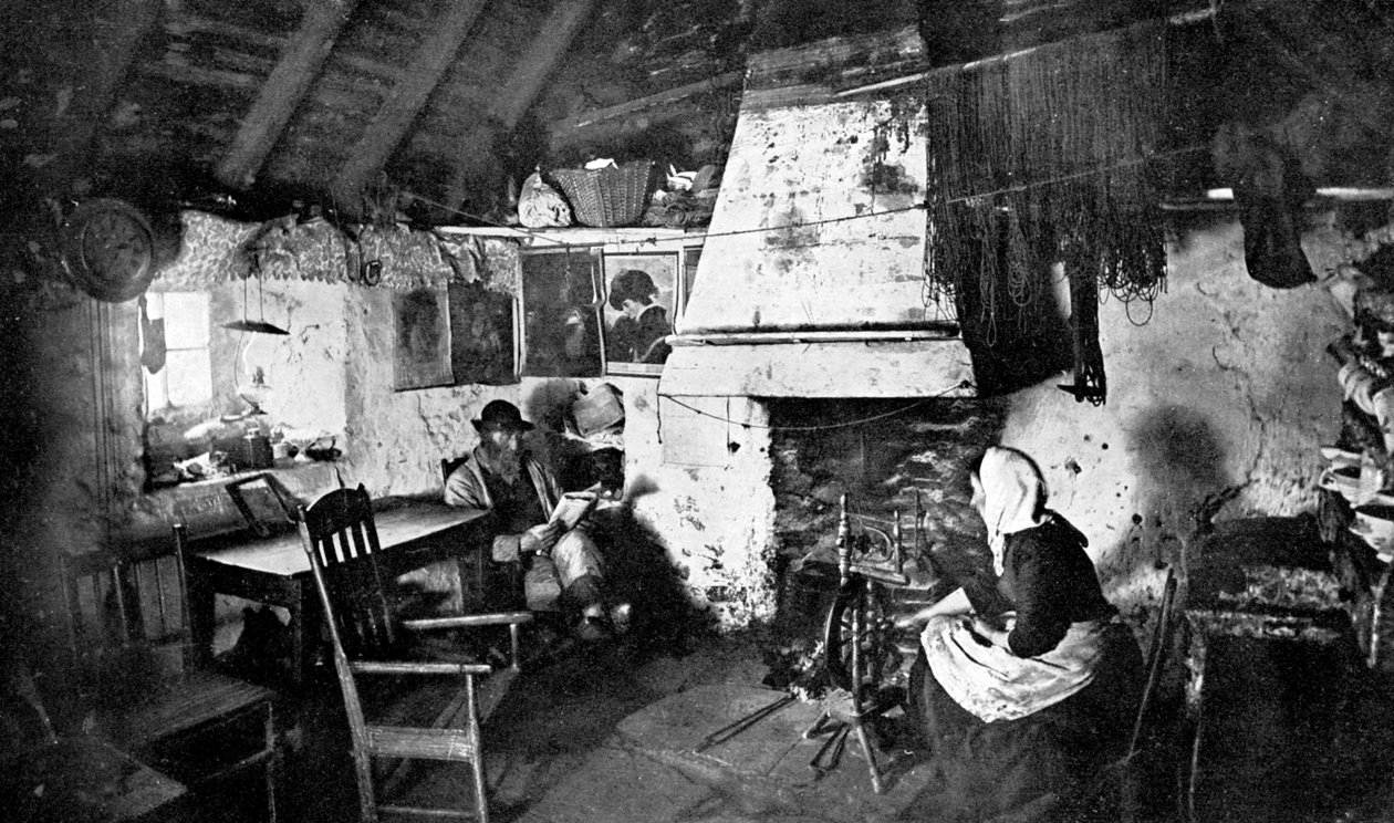 داخل كوخ كروفتير ، شتلاند ، اسكتلندا ، 1924-1926. بواسطة عيد الحب وأولاده المحدودة
