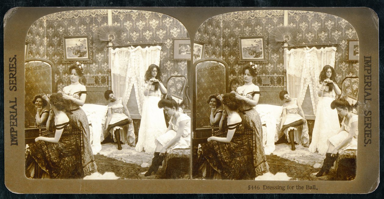 "خلع الملابس من أجل الكرة" ، c.1900 (صورة بني داكن) (انظر أيضًا 473245) بواسطة فيرمونت ، الولايات المتحدة الأمريكية HC White Company