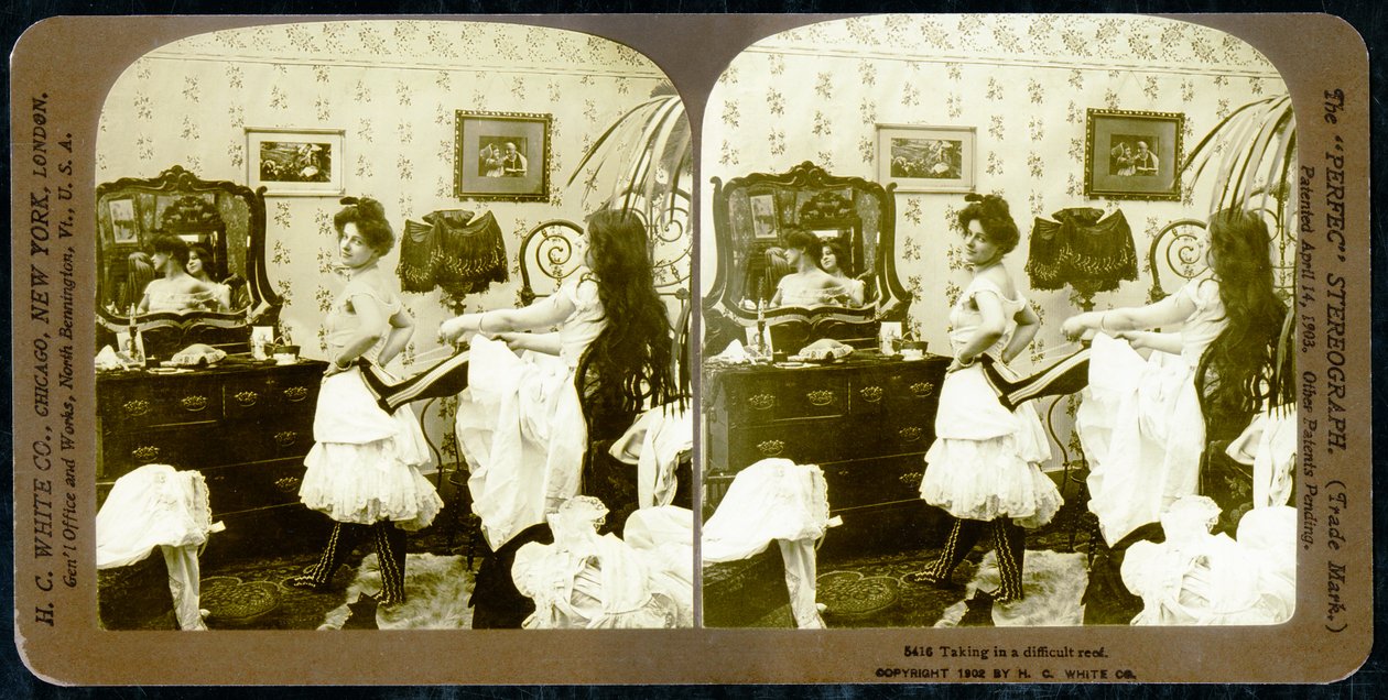 بطاقة مجسمة تصور امرأة موضوعة في مشد ، c.1900 (صورة بني داكن) (انظر أيضًا 473244) بواسطة فيرمونت ، الولايات المتحدة الأمريكية HC White Company