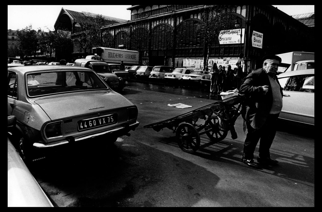 Les halles de Paris قبل هدم أغسطس 1971 مباشرة (صورة بالأبيض والأسود) بواسطة فيكتور بالتارد
