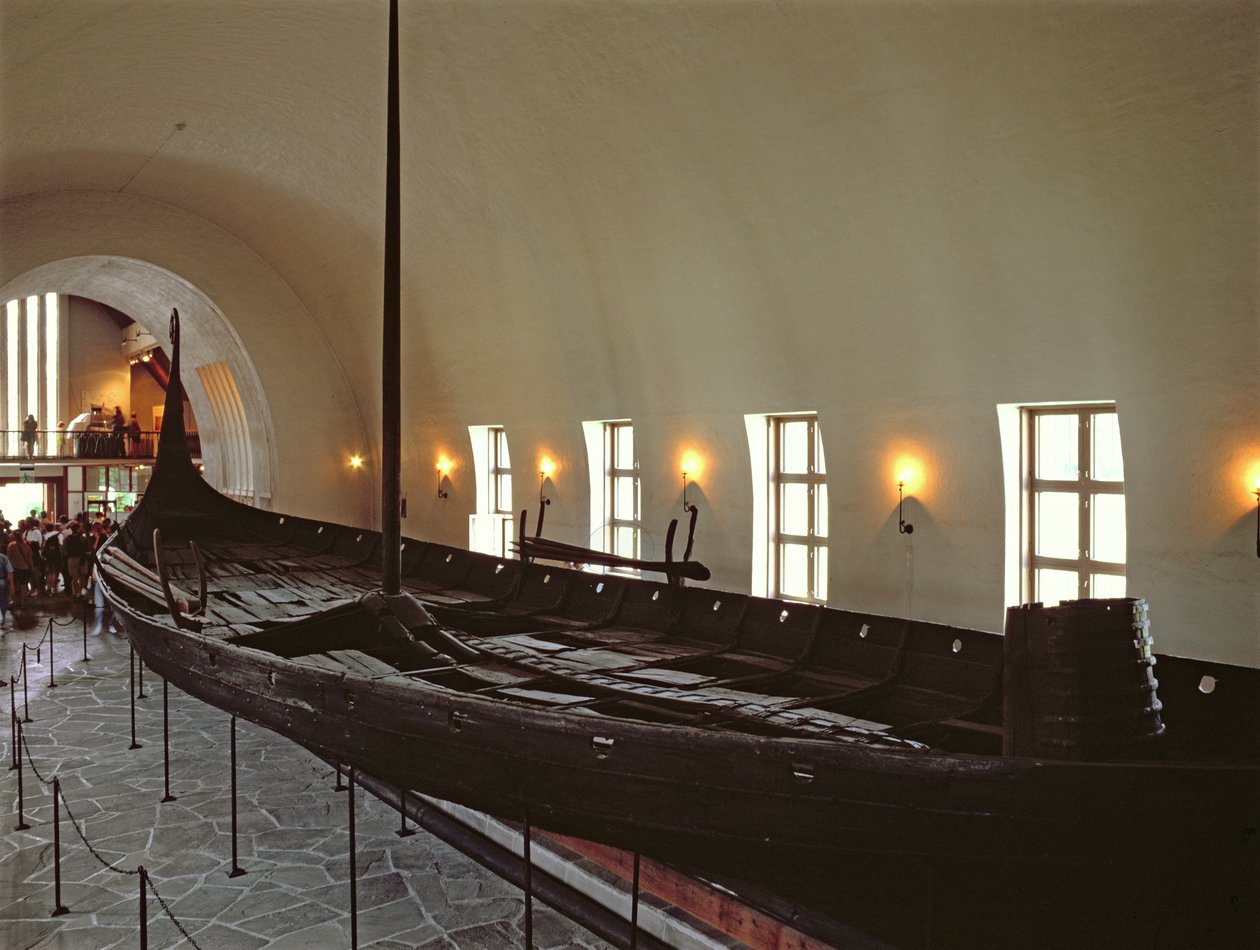 شحنة Oseburg ، بنيت c.815-20 م (خشب البلوط) بواسطة الفايكنج