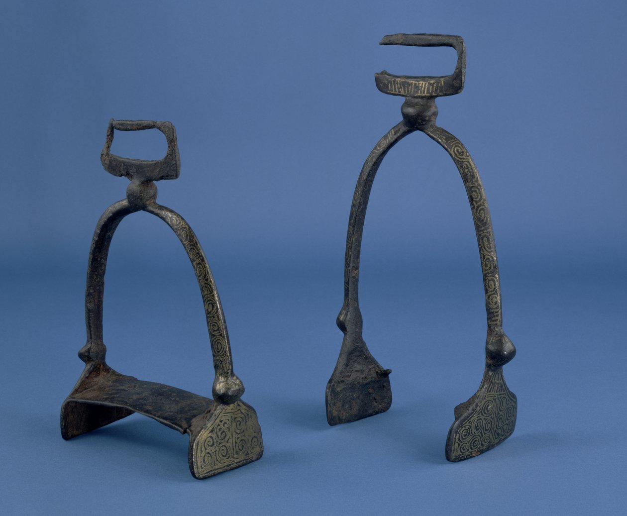 تم العثور على ركائب في نهر Cherwell ، جسر Magdalen ، أكسفورد ، ربما أوائل القرن الحادي عشر (حديد وأسلاك نحاسية) بواسطة الفايكنج