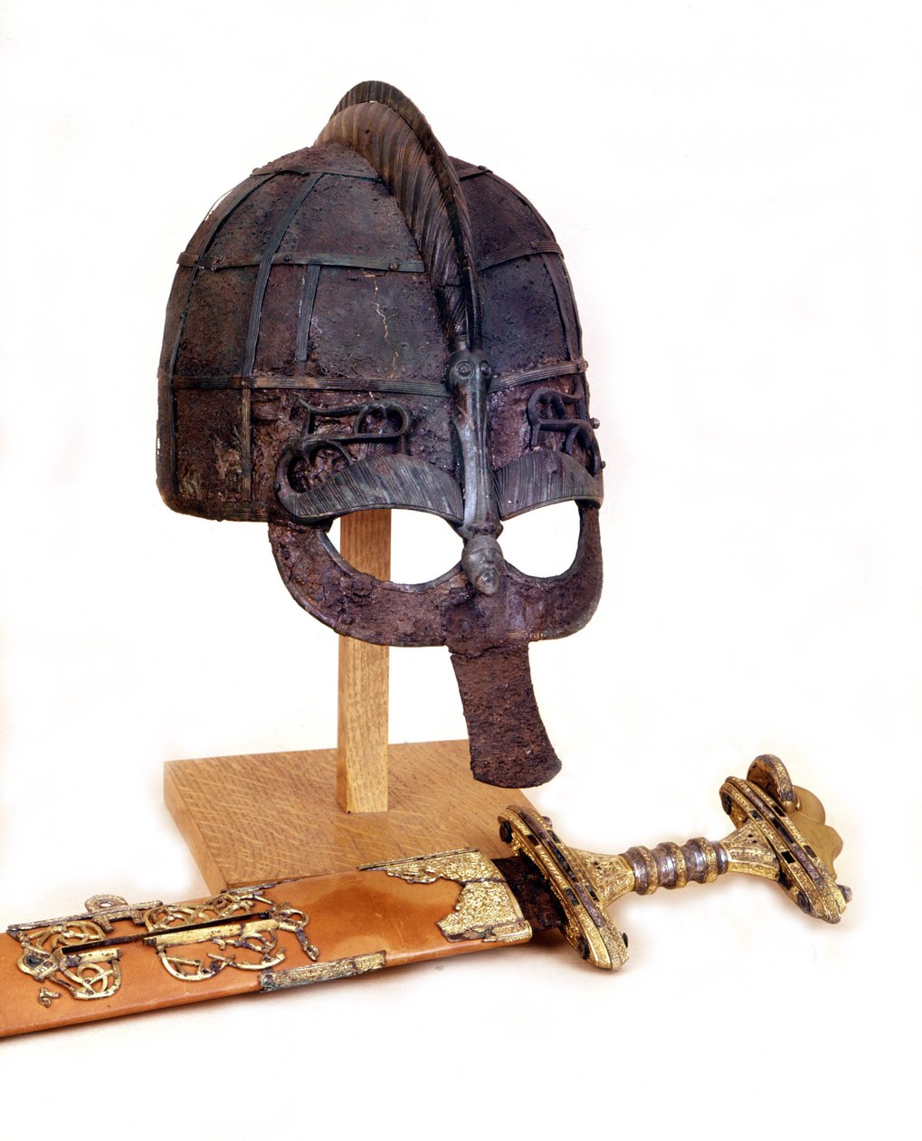 خوذة وسيف فايكنغ. Statens Sjohistoriska ، ستوكهولم. بواسطة فايكنغ فايكنغ