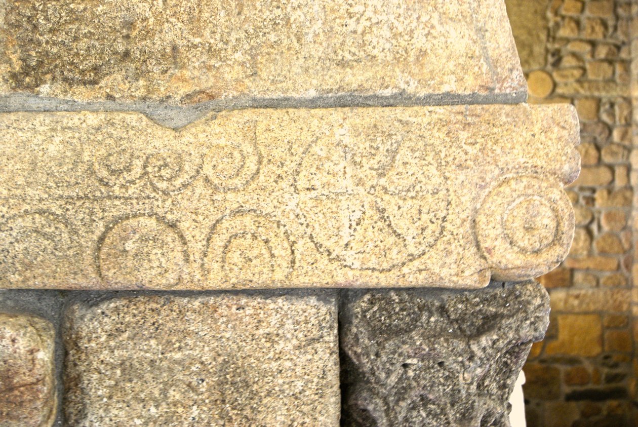 المنحوتات القوطية في كنيسة São Pedro de Balsemão ، Sé ، Lamego ، البرتغال c.599 (الجرانيت) بواسطة القوط الغربي