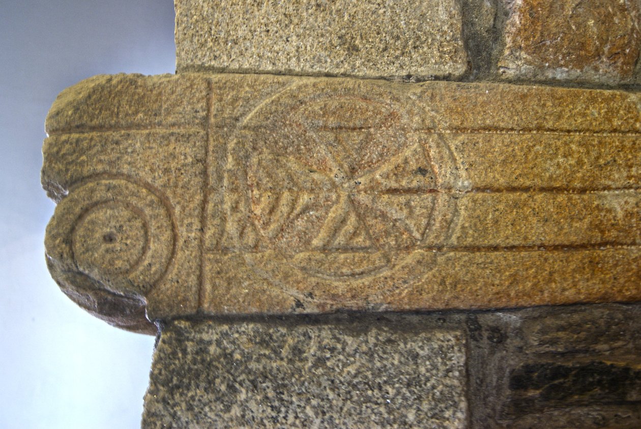 المنحوتات القوطية في كنيسة São Pedro de Balsemão ، Sé ، Lamego ، البرتغال c.599 (الجرانيت) بواسطة القوط الغربي