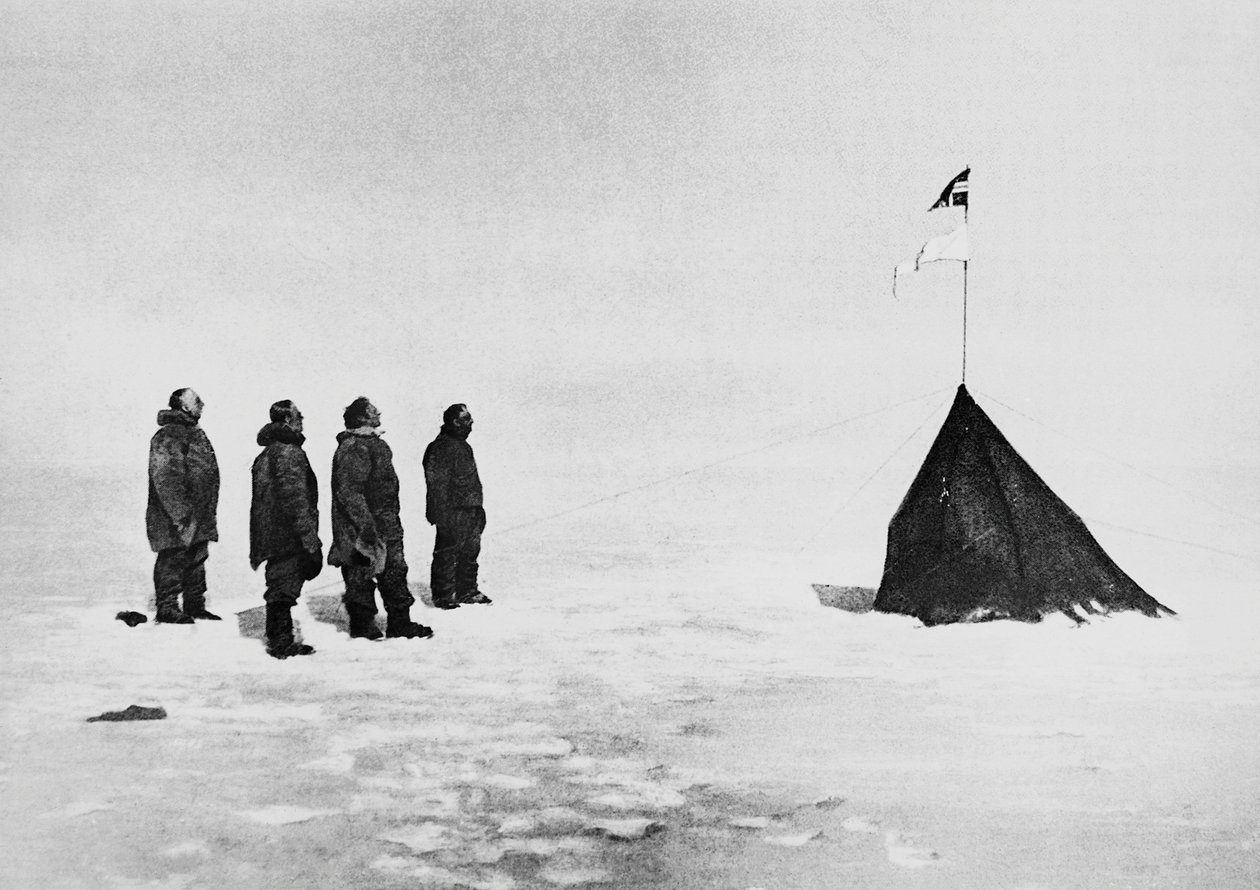 Roald Amundsen, Helmer Hanssen, Sverre Hassel and Oscar Wisting in front of the tent erected at the South Pole, December 16 بواسطة WG (بعد) ثاير