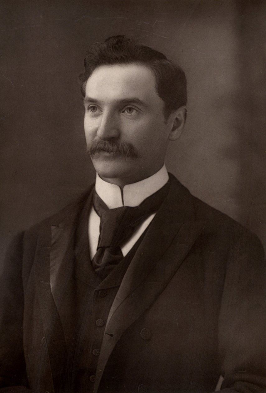 "" سليمان جوزيف سليمان (1860-1927) رسام بورتريه وجداري إنجليزي. في الحرب العالمية الأولى قدم استخدام التمويه في الجيش البريطاني. (وودبريتيبي) بواسطة W و D (بعد) داوني