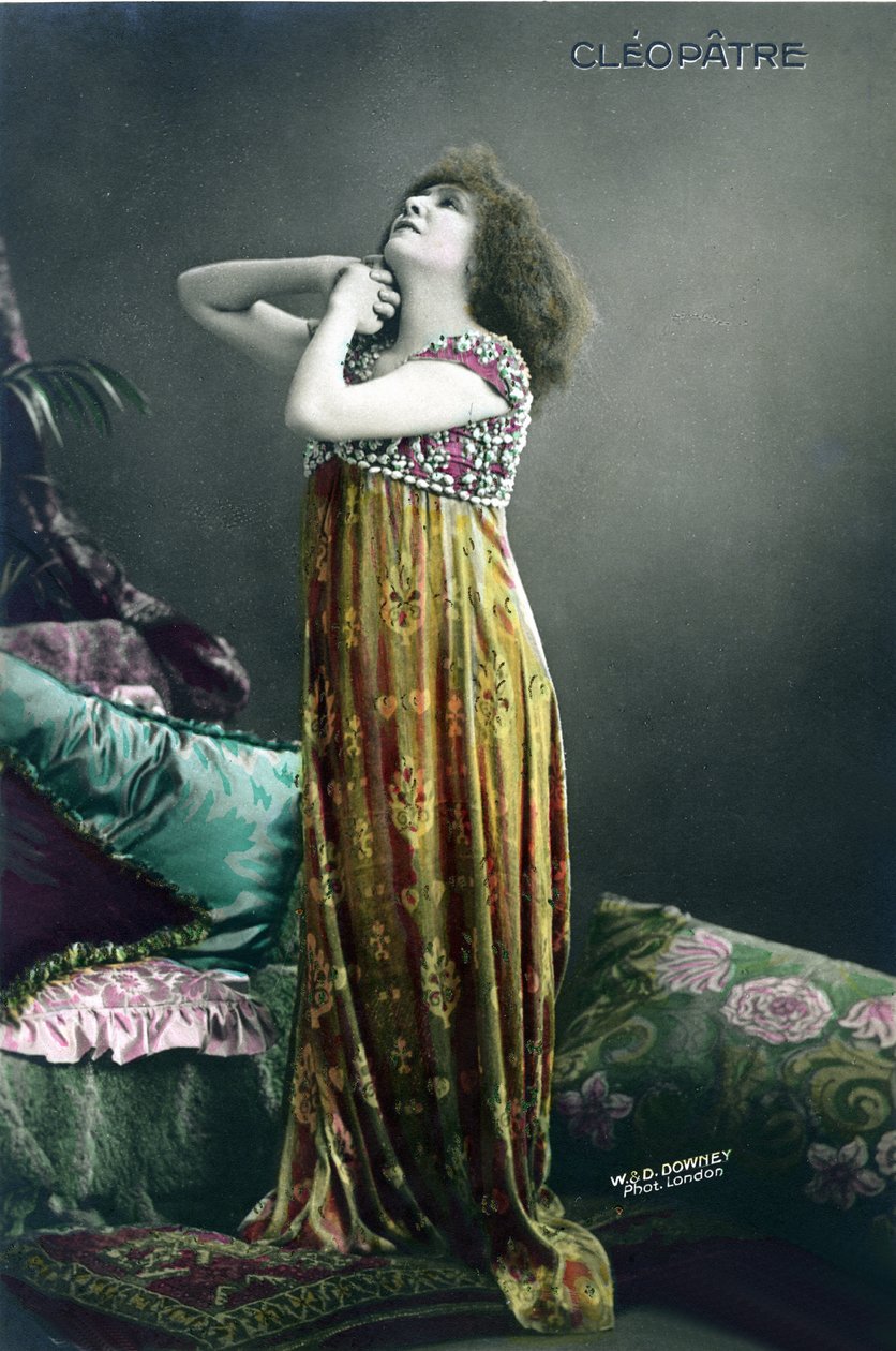 هنرييت روزين برنارد الملقب بسارة برنهاردت (1844-1923) بدور "كليوباترا" ، مسرحية من تأليف فيكتوريان ساردو بواسطة دبليو و دي داوني