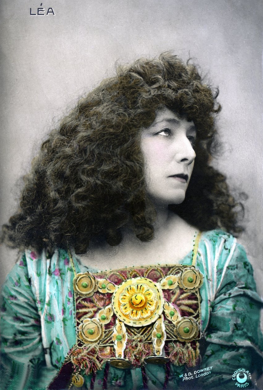 Henriette Rosine Bernard aka Sarah Bernhardt (1844-1923) في دور Léa (صورة) بواسطة دبليو و دي داوني