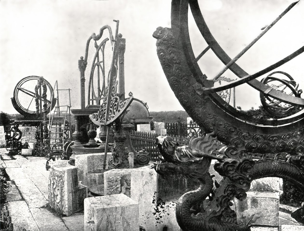 بعض الأدوات أعلى المرصد ، بيكين ، الصين ، 1895. بواسطة W and S Ltd