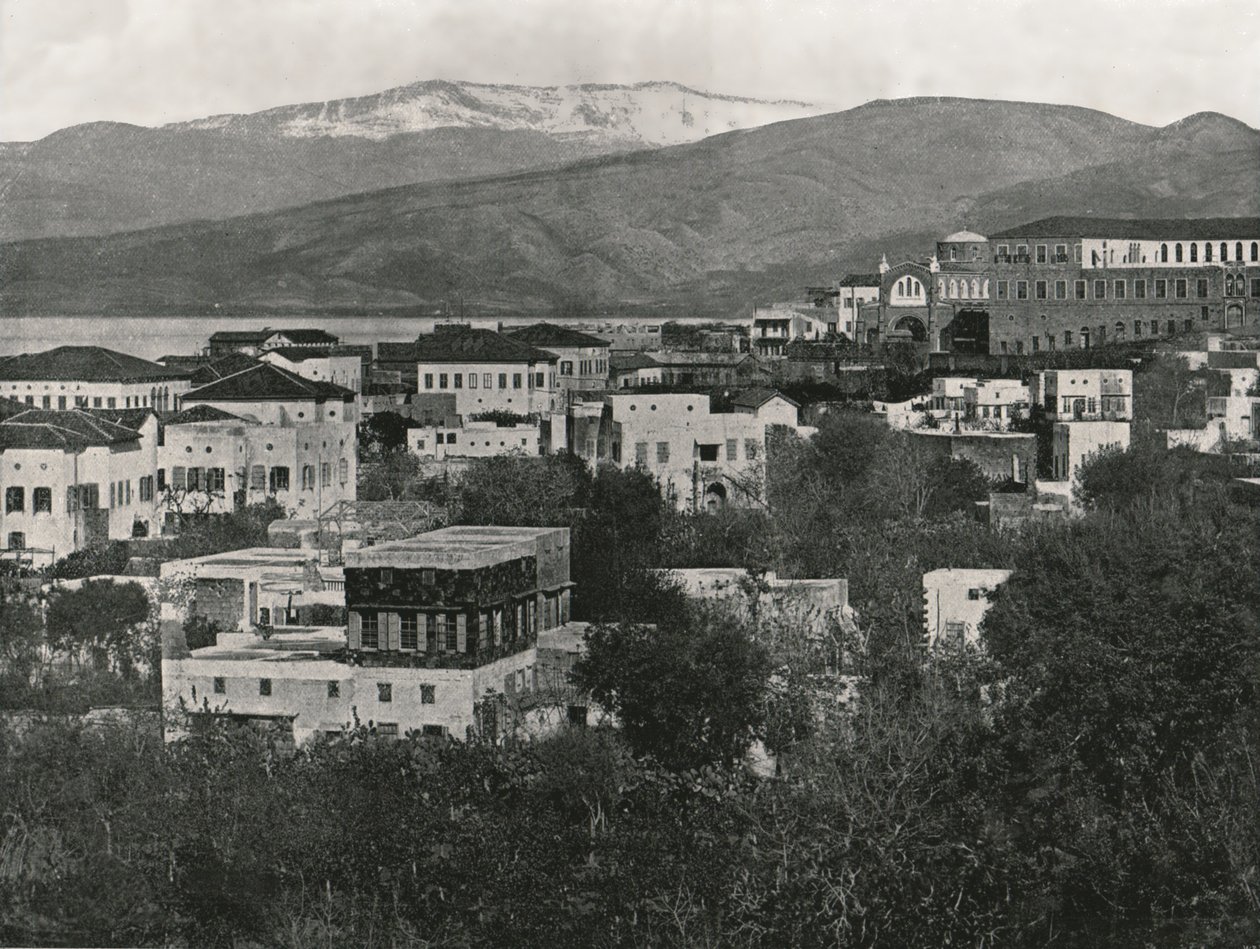 منظر للمدينة مع جبل لبنان ، بيروت ، 1895. بواسطة W and S Ltd