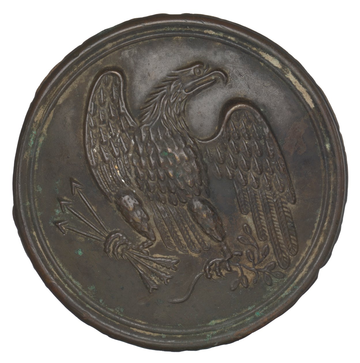 لوحة عليها تصميم نسر نحاسي مختوم من حزام صندوق خرطوشة ، 1862-1865. بواسطة وارن هـ. ويلكنسون