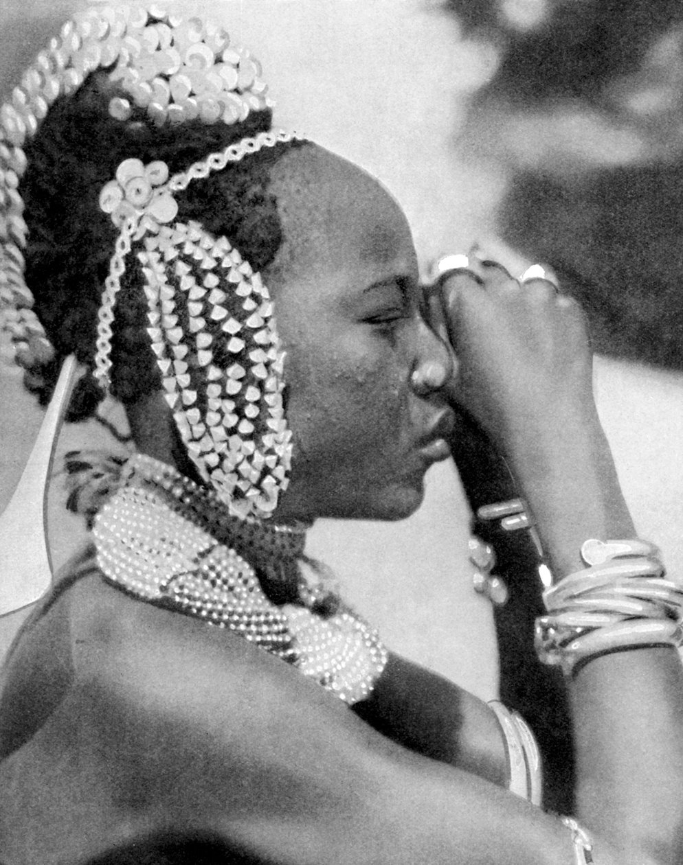 فتاة نيجيرية عام 1936 بواسطة صور العالم الواسع