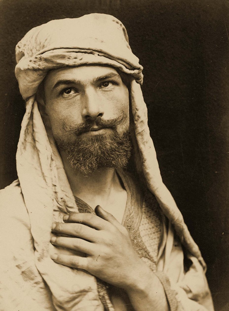 صورة شخصية للبارون فيلهلم فون جلودين (1856 - 1931) بالزي العربي ، 1890 (صورة بني داكن). بواسطة البارون فيلهلم فون جلودين
