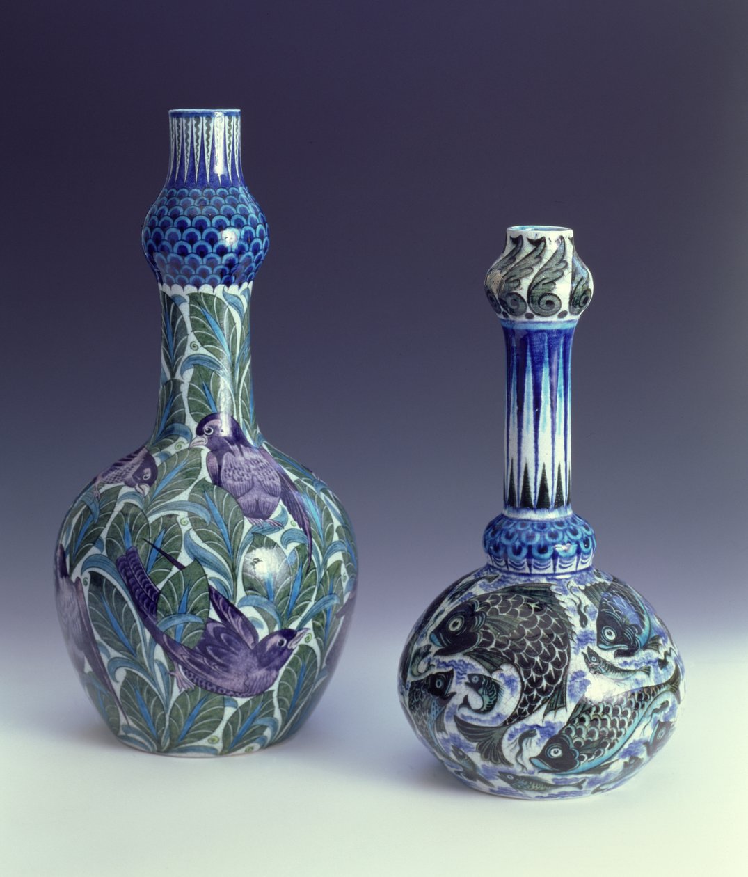مزهرين (سيراميك) بواسطة وليام دي مورغان