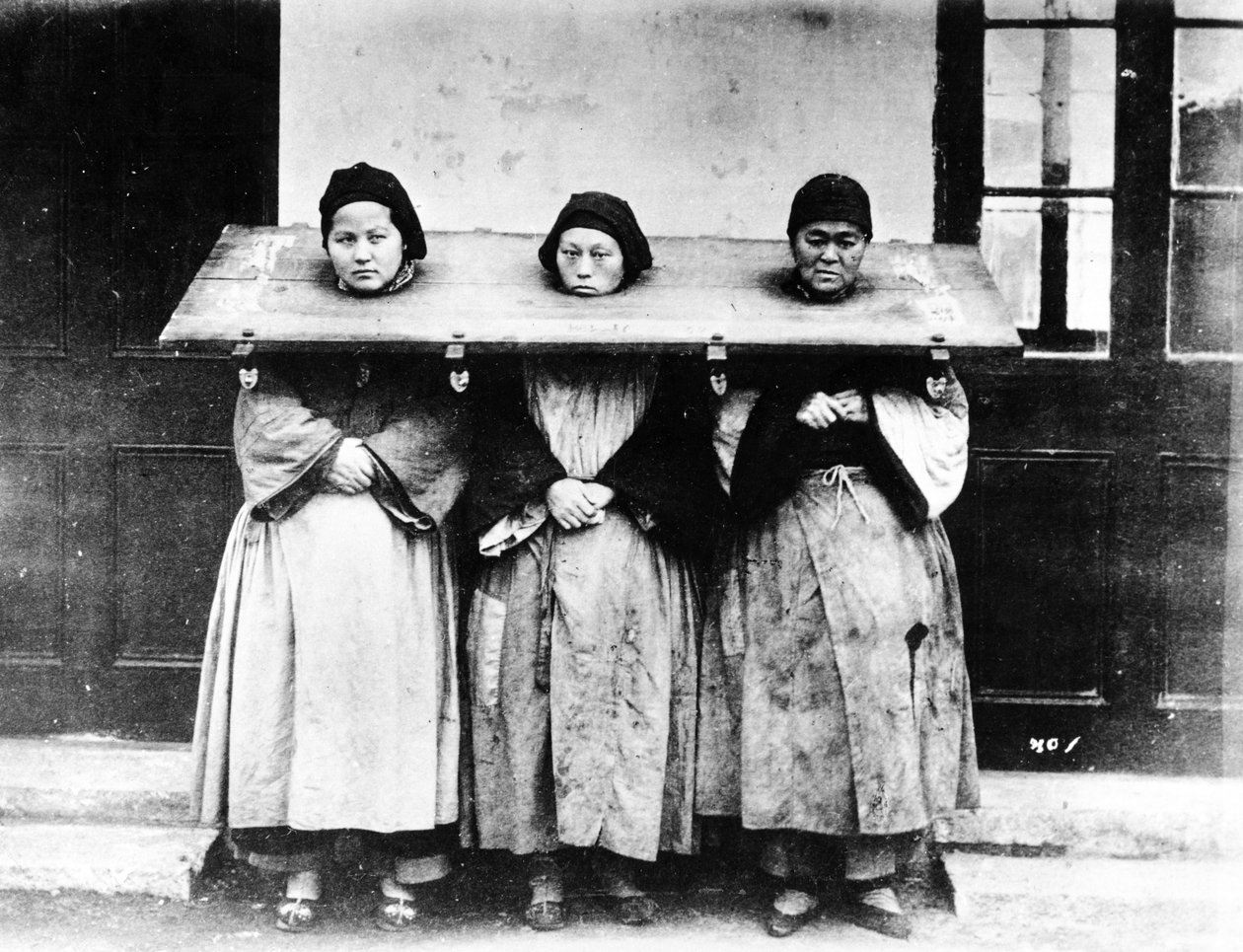 عقوبة الجرائم الخفيفة ، الصين ، ج .1880 بواسطة وليام سوندرز