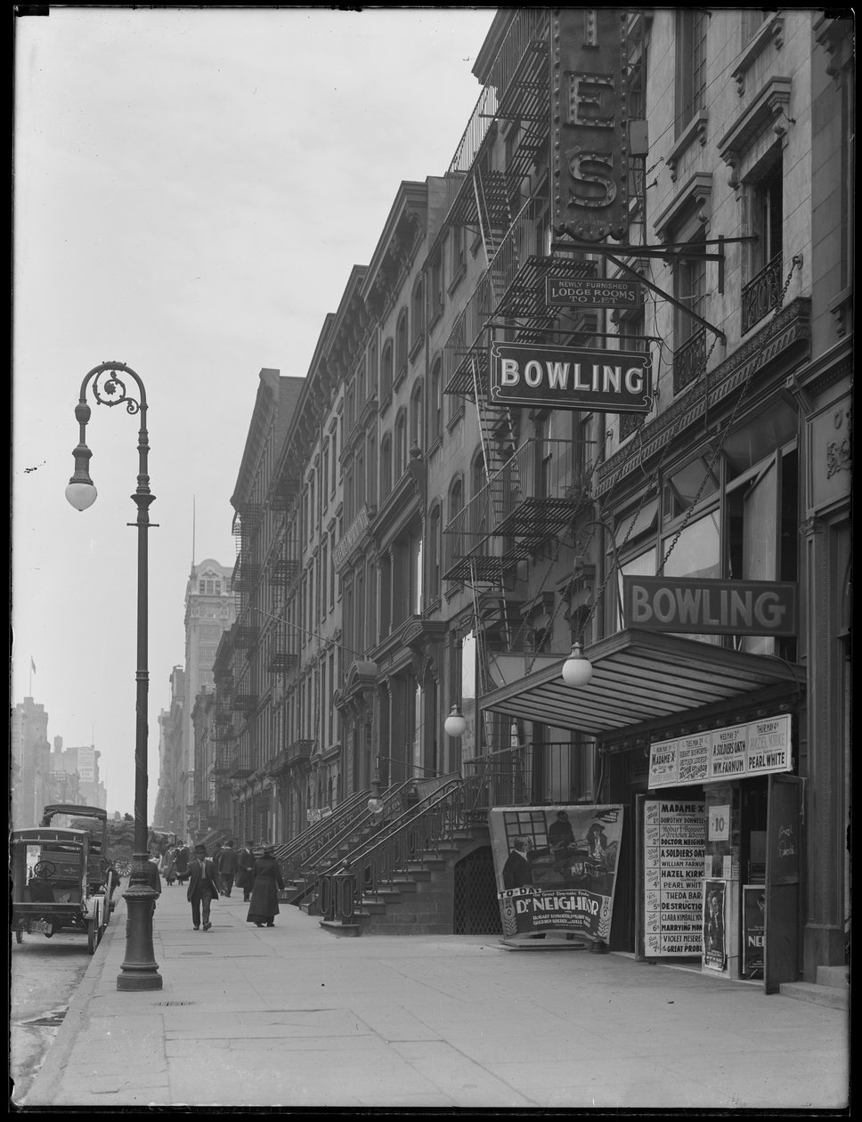 علامة زقاق البولينج في 248 W. 14th Street ، مدينة نيويورك ، 2 مايو 1916 بواسطة وليام ديفيس هاسلر
