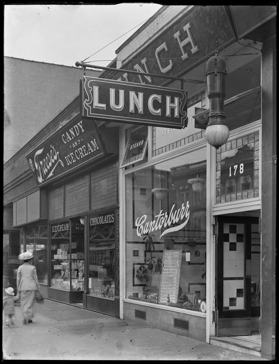 علامة غداء كانتربري في 202 (أو 178) E. 125th Street ، مدينة نيويورك ، 2 مايو 1916 بواسطة وليام ديفيس هاسلر