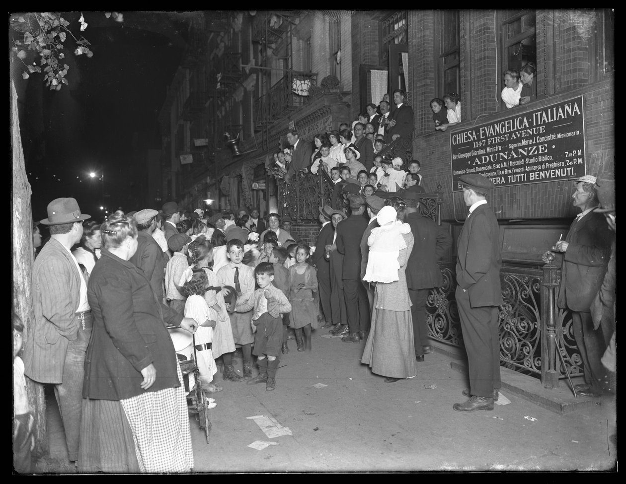 حشود في كنيسة جون هول التذكارية ، الشارع 63 والجادة الثانية ، نيويورك ، 25 سبتمبر 1914 بواسطة وليام ديفيس هاسلر