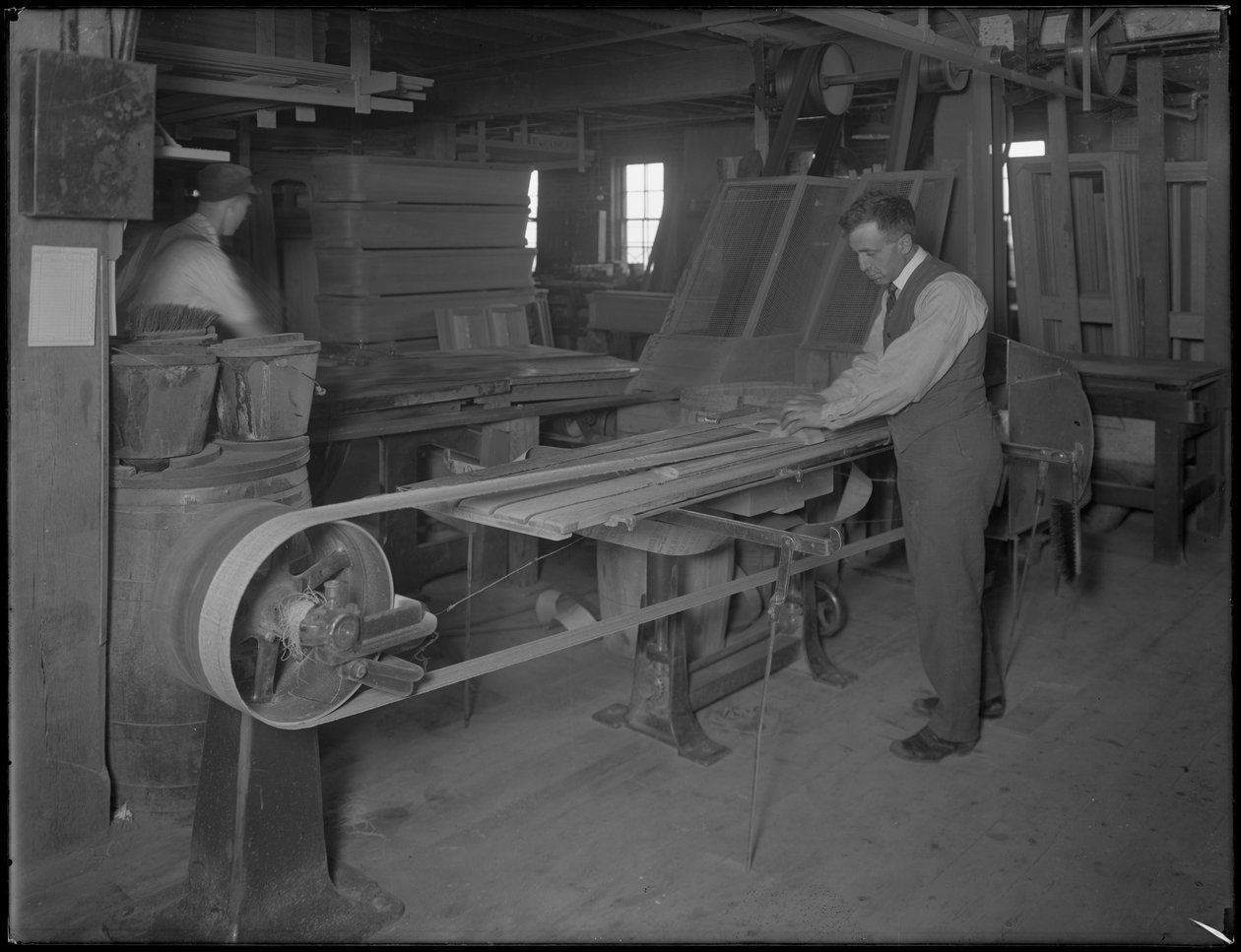 قوالب صنفرة مخصصة للصناديق الخشبية ، أونيدا ، نيويورك ، 3 أبريل 1916 بواسطة وليام ديفيس هاسلر