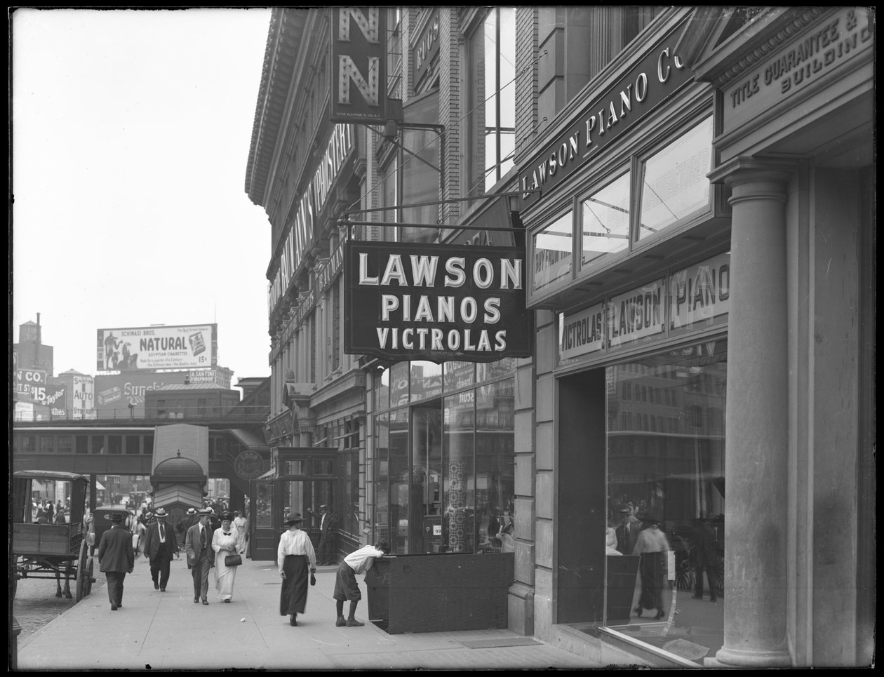 علامة لوسون بيانوس ، 372 E. 149th Street ، مدينة نيويورك ، 2 أغسطس 1916 بواسطة وليام ديفيس هاسلر