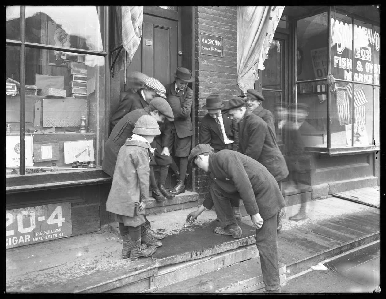 أولاد مجهولون يطلقون النار على كراب ، مدينة نيويورك ، 30 مايو 1915 بواسطة وليام ديفيس هاسلر