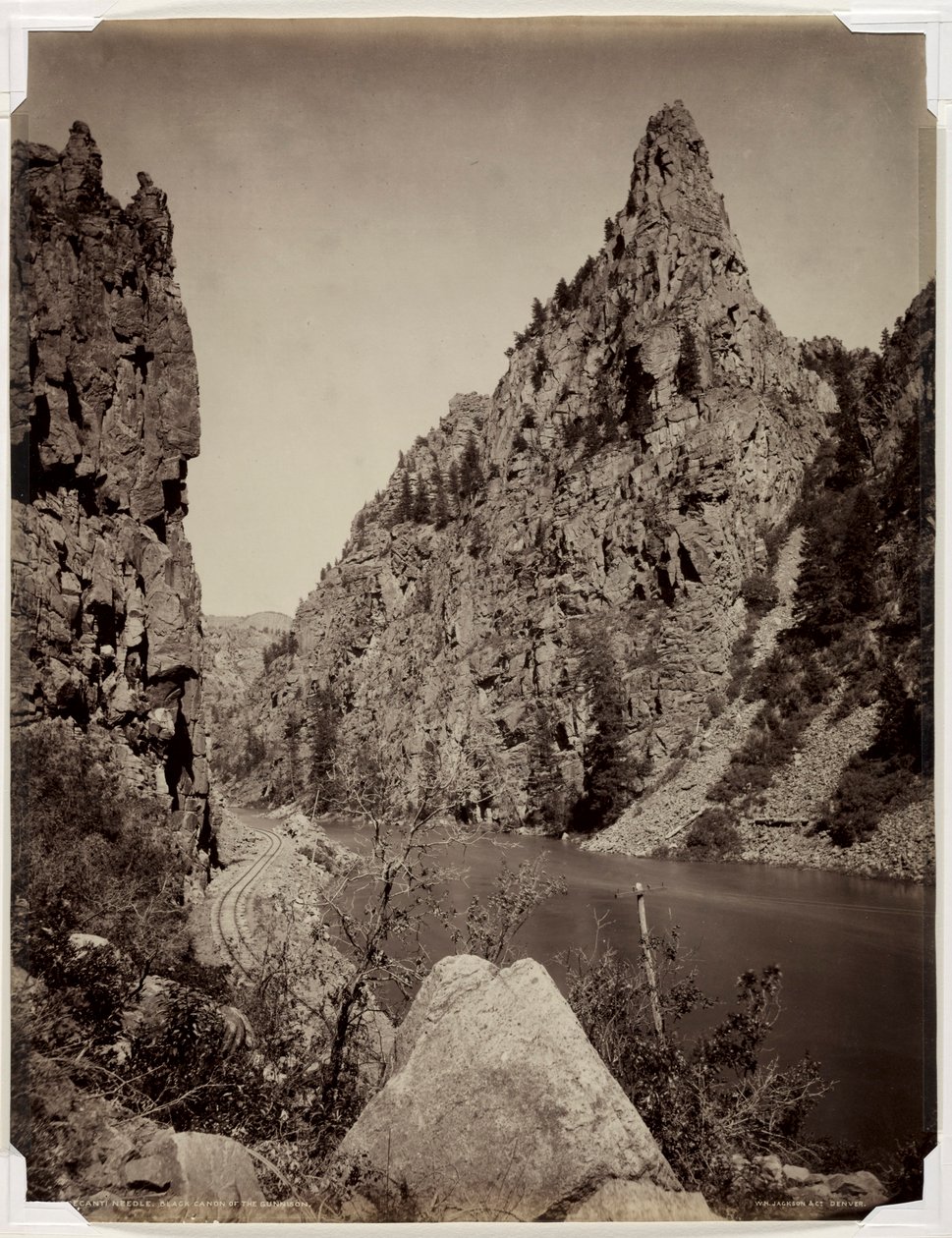 Currecanti Needle ، Black Cañon of the Gunnison ، قبل عام 1880. بواسطة وليام هنري جاكسون