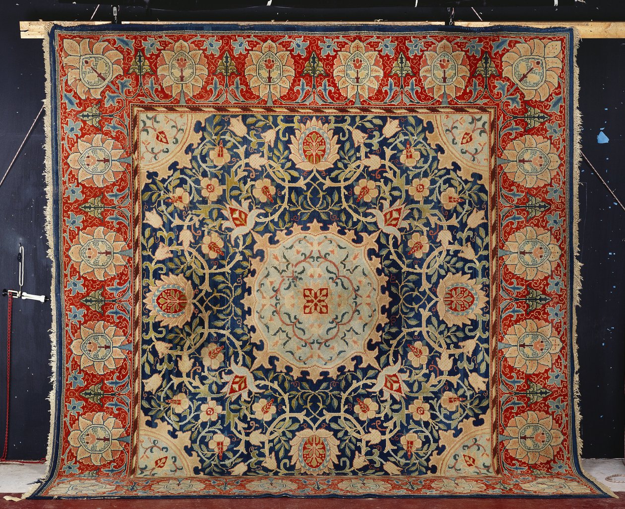 سجادة نادرة من نوع "Swan-House" Hammersmith معقودة يدويًا ، Morris & Co. ، حوالي عام 1890 بواسطة وليام موريس