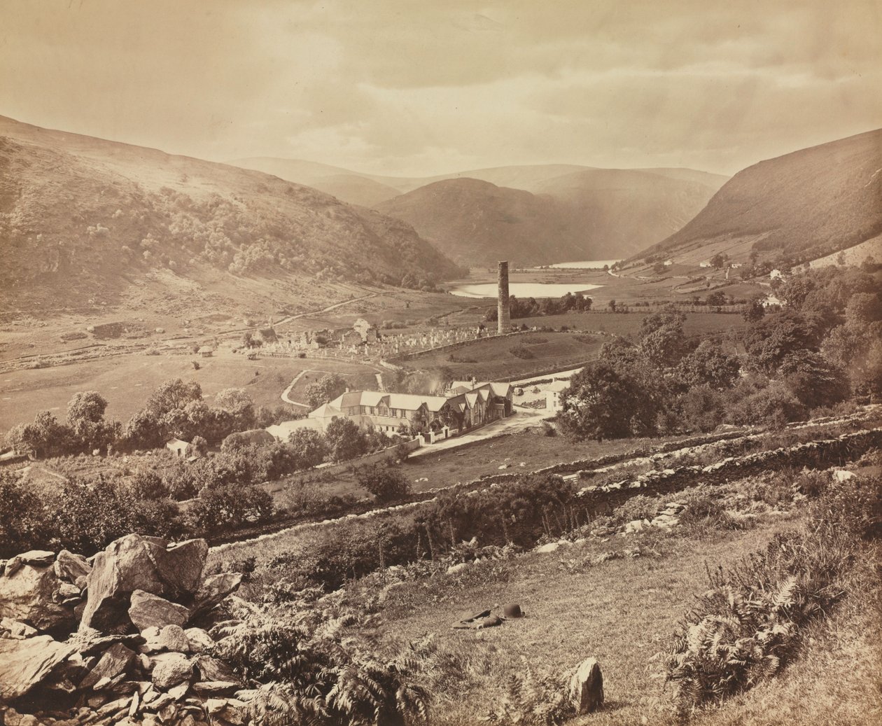 وادي جليندالو ، مقاطعة ويكلو ، أيرلندا ، ج. 1864. بواسطة وليام راسل سيدجفيلد