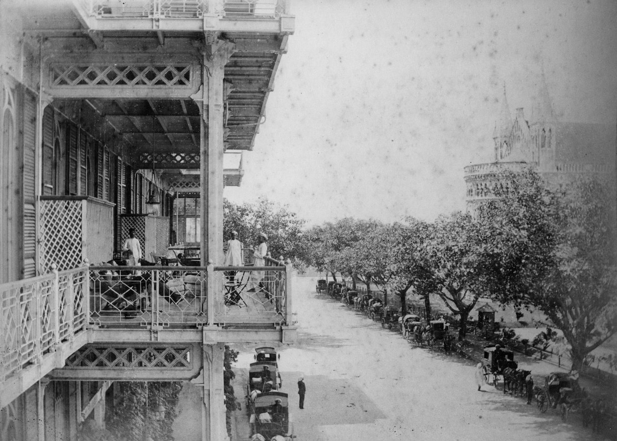 بومباي: أمام فندق واتسون ، 1870 بواسطة ويلوبي والاس هوبر