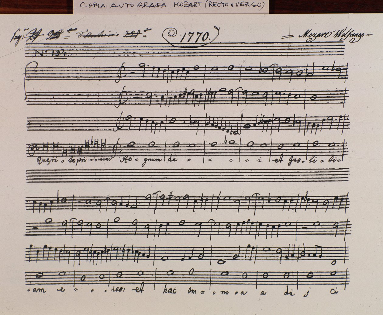 صفحة الموسيقى ورقة ل Querite primum regnum Dei بواسطة Mozart للحصول على لقب Accademia filarmonico ، تم تصحيح النسخة بواسطة الأب مارتيني (1770) بواسطة فولفغانغ أماديوس موزارت