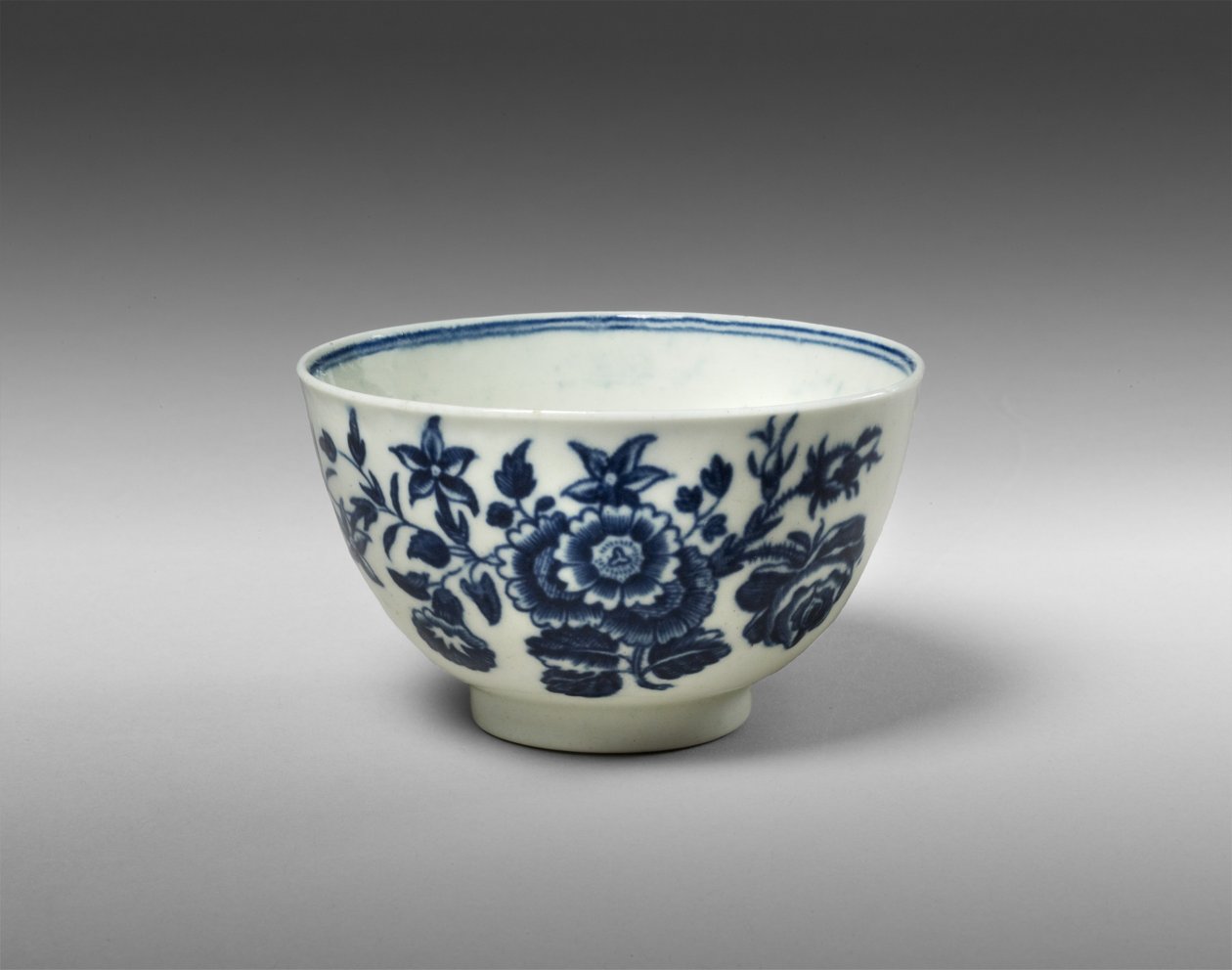 Teabowl ، ج. 1770-1783 (خزف ناعم اللصق مع طباعة نقل) بواسطة مصنع وورسيستر للخزف