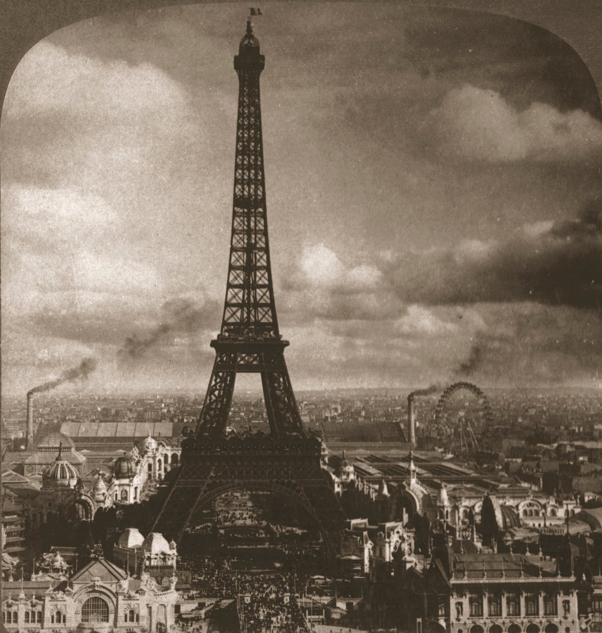 برج إيفل ، بارتفاع 300 متر ، عبر نهر السين من تروكاديرو ، باريس ، فرنسا ، 1901. بواسطة الأشغال واستوديوهات نحت الشمس