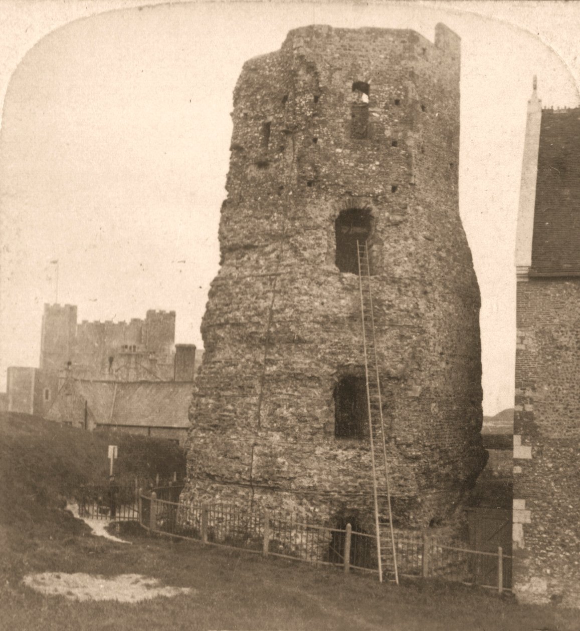 The Pharos of Dover القديم ، المنارة الرومانية ، إنجلترا ، 1900. بواسطة الأشغال واستوديوهات نحت الشمس