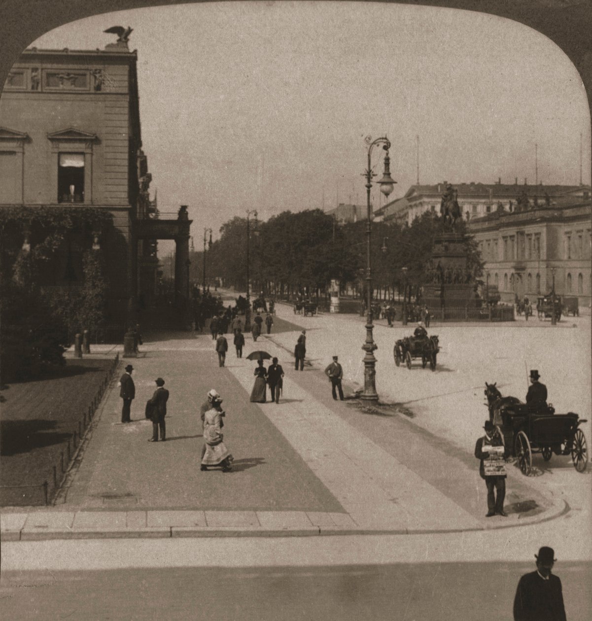 أونتر دن ليندن ، برلين ، 1903. بواسطة الأشغال واستوديوهات نحت الشمس