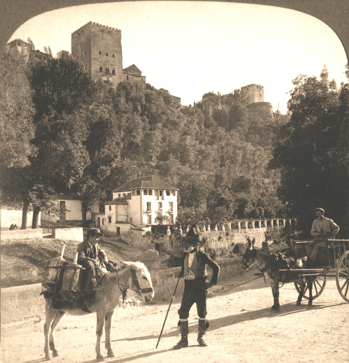 جدران وأبراج الحمراء ، غرناطة ، إسبانيا ، 1896. بواسطة الأشغال واستوديوهات نحت الشمس