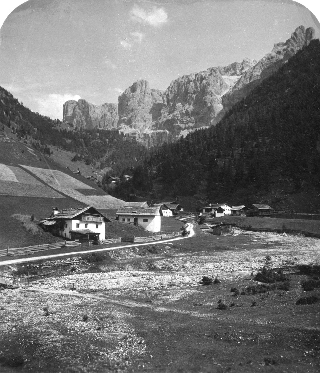 وادي في Wolkenstein ، تيرول ، القرن 1900. بواسطة ورتهل وأولاده