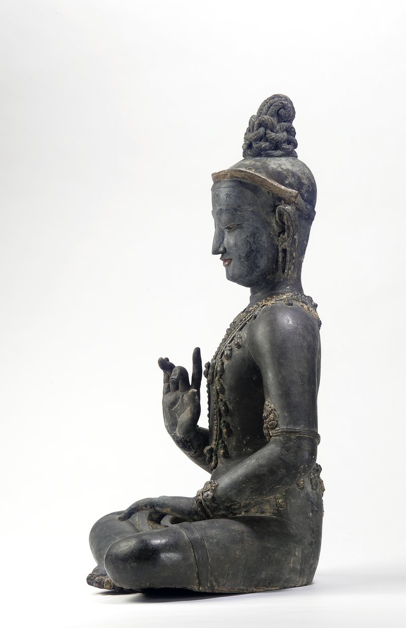 بوديساتفا على الطراز النيبالي الصيني (ورنيش وقماش وآثار من الطلاء الأزرق والذهبي والأخضر وأوراق الذهب) بواسطة اسرة يوان الصينية
