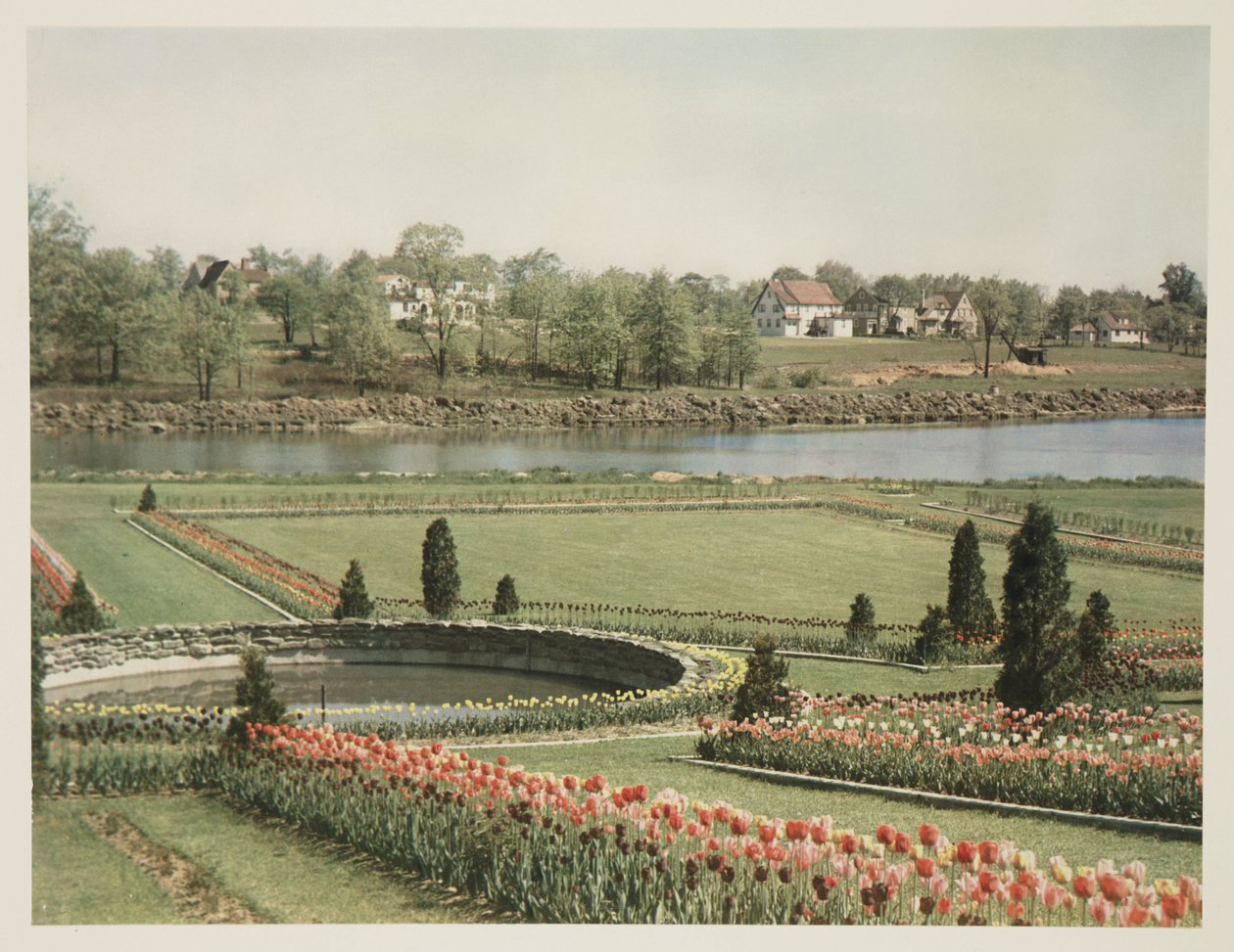 American Suburban Scene '، c1928 بواسطة ريتشارد (بعد) داد