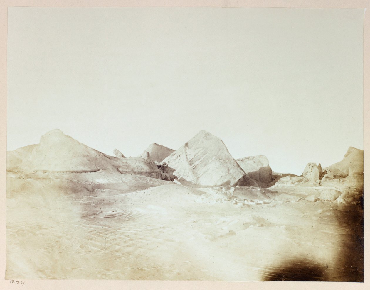 الكابتن جورج ناريس (1831-1915) بعثة القطب الشمالي (1875-1876): فلوبيرجز بالقرب من شاطئ فلوبيرج بواسطة فريدريك (المرتبط ب) بارنارد