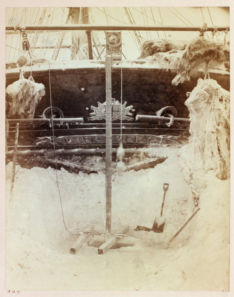 Expedition en Arctique (1875-1876) du capitaine George Nares (1831-1915) : H بواسطة فريدريك (المرتبط ب) بارنارد