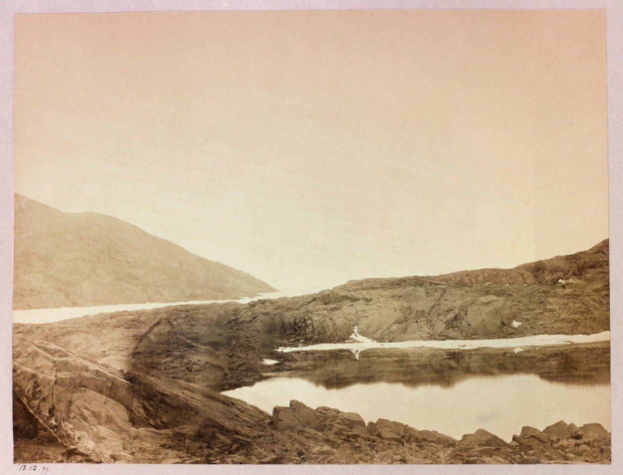 Expedition en Arctique (1875-1876) du capitaine George Nares (1831-1915) : Looking toward Cape Sabine from Port Payer بواسطة فريدريك (المرتبط ب) بارنارد