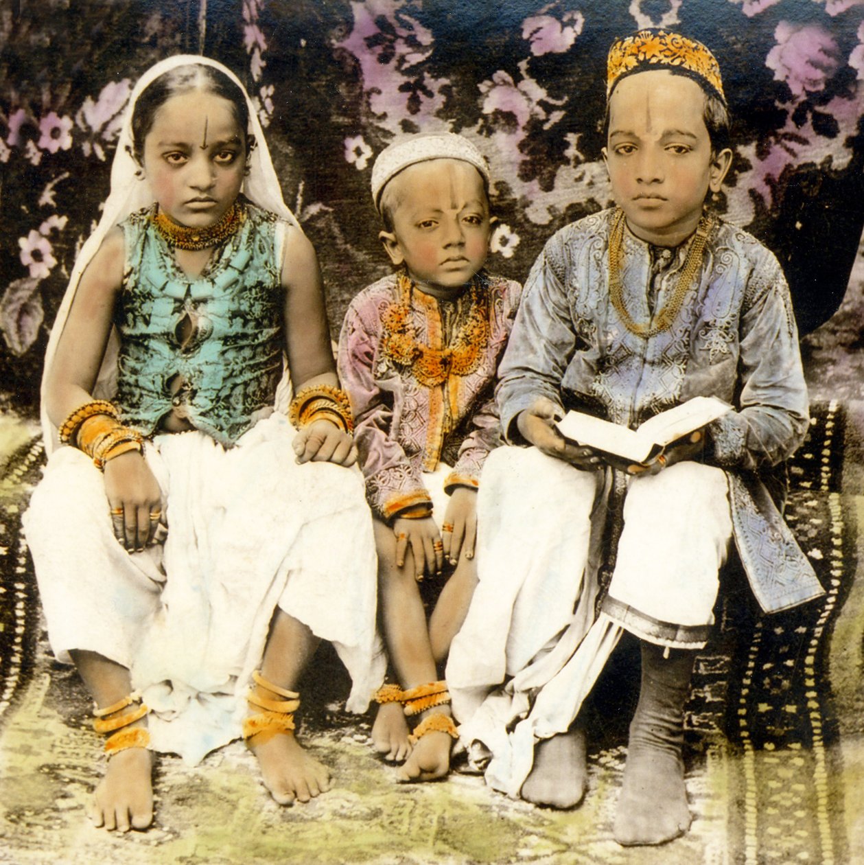 Hindu children of a high caste, Bombay, India 1922 (photo) بواسطة فريدريك (المرتبط ب) بارنارد