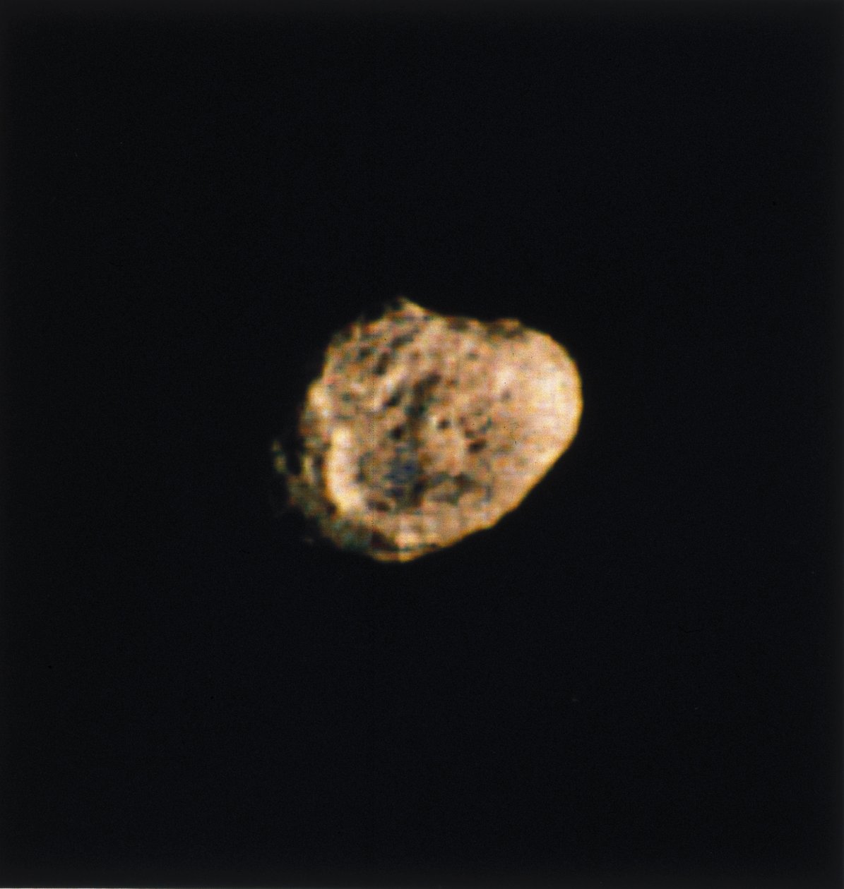 Hyperion, one of the moons of Saturn, photographed by Voyager 2 بواسطة فرديناند جورج والدمولر