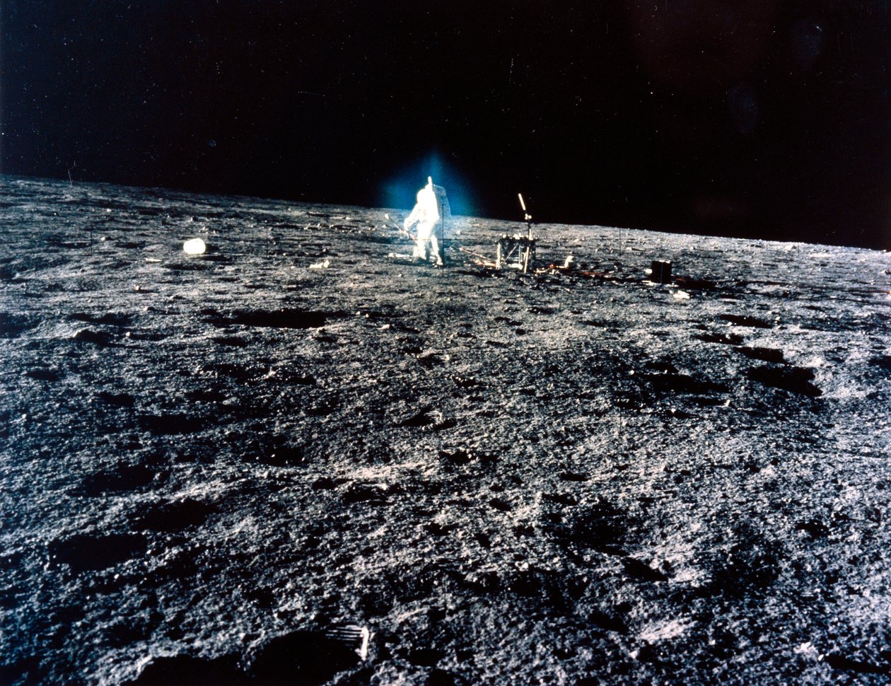 Manned Space Flight, USA, Apollo 12 Apollo 12 astronaut on the Moon بواسطة فرديناند جورج والدمولر