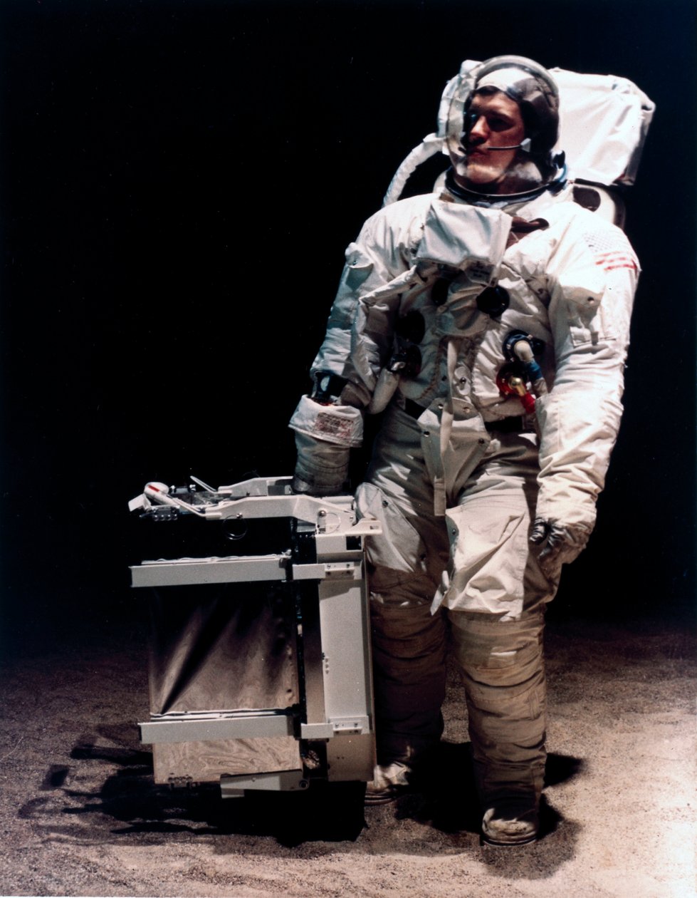 Manned Space Flight, USA, Apollo, General The Apollo Laser Ranging Retro-Reflector بواسطة فرديناند جورج والدمولر
