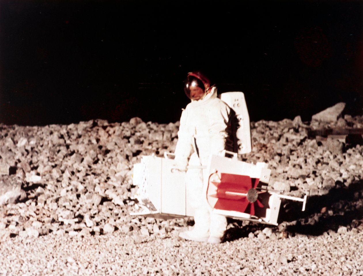 Manned Space Flight, USA, Apollo, General, Training Practising lunar surface activities بواسطة فرديناند جورج والدمولر
